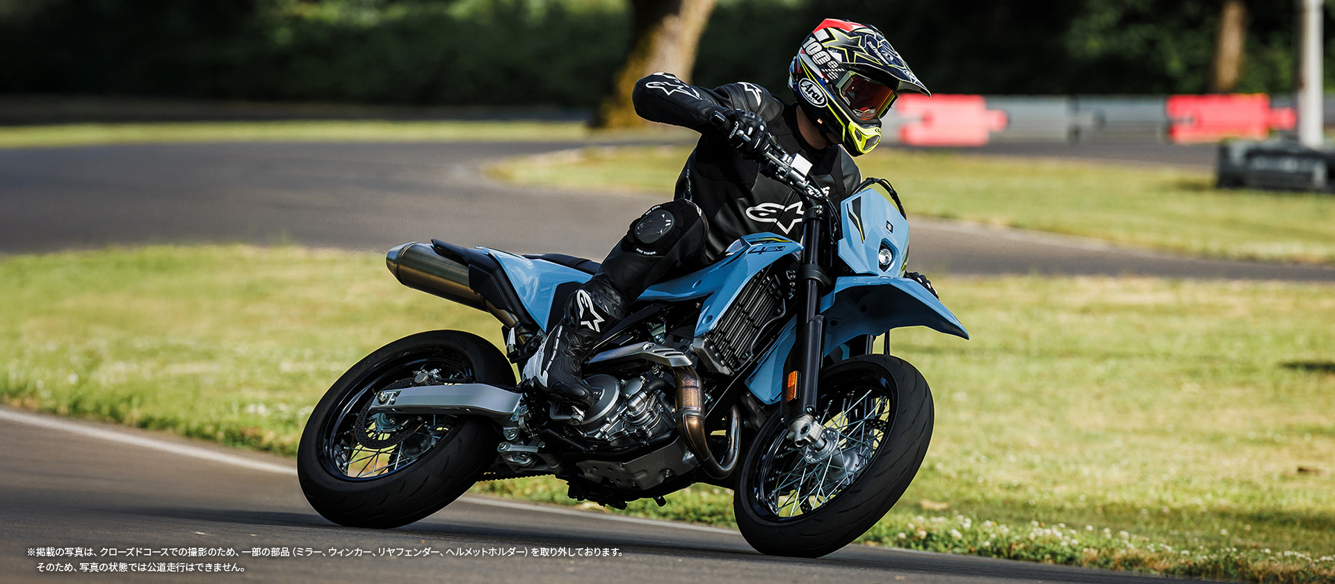あの伝説的なモタードバイク「#スズキ #DRZ400SM」の国内正規モデルが あの伝説的なモタードバイク「#スズキ #DRZ400SM」の国内正規モデルが